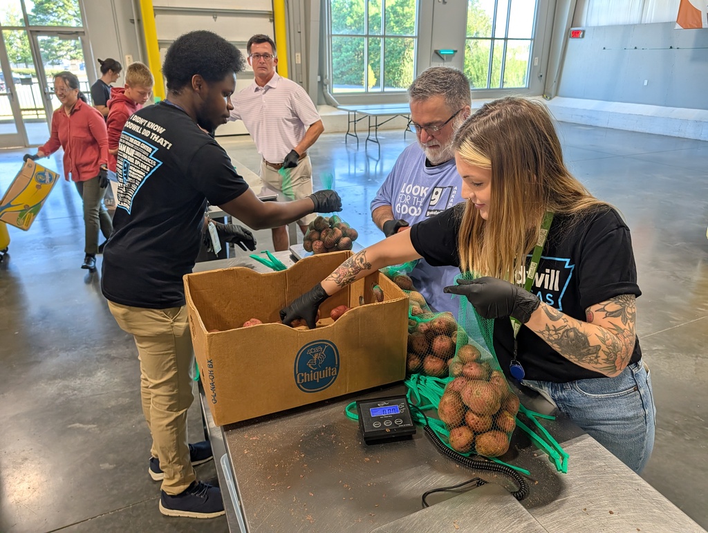 Photo of staff volunteering at Arkansas Food Bank