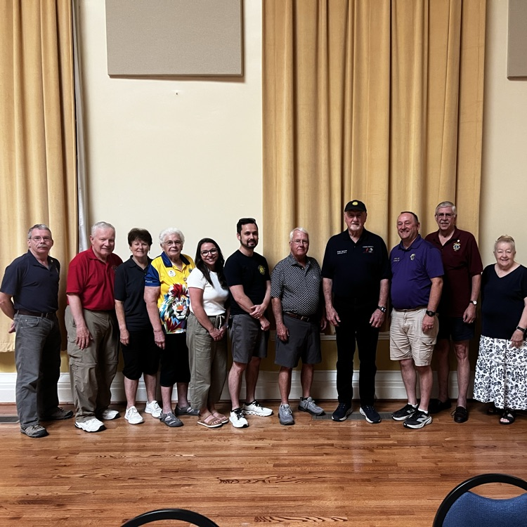 group photo of trainers and participants from the Lions clubs