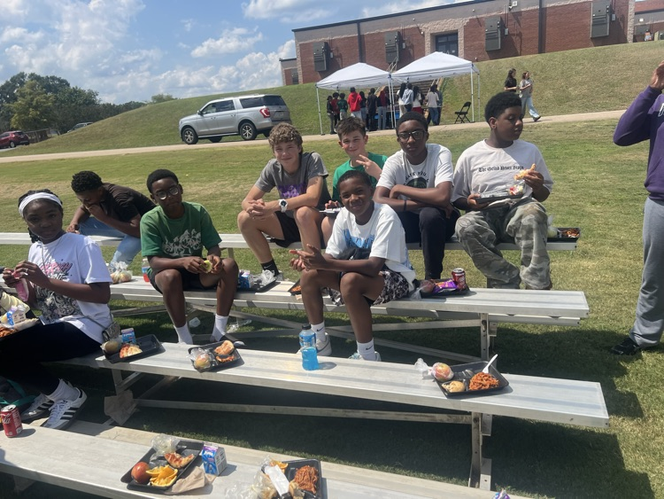 lunch on the lawn