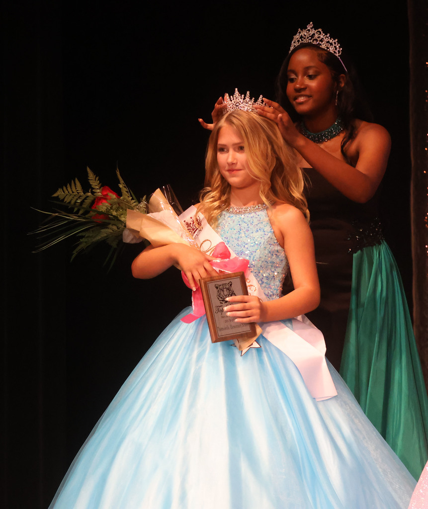Ann Berkley Alford, the 2026 TES Top Beauty in the Third/Fourth Grade Division, was crowned Feb. 21 by Kennedy Rice, 2026 THS Top Beauty.