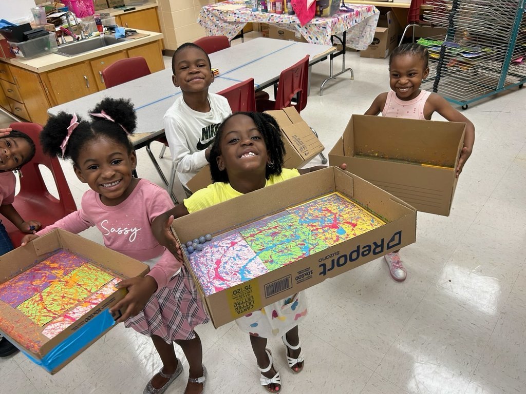 HES Ms Groover Art Kindergarten