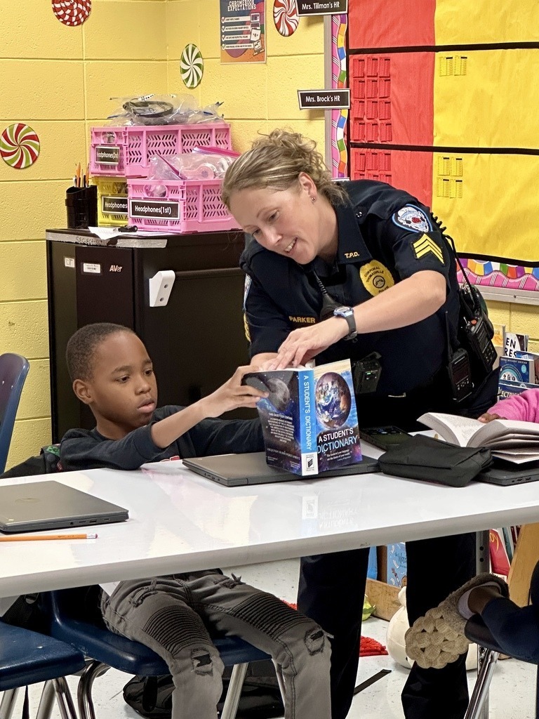 TCS Dictionary Distribution from Literacy of Thomas County 4