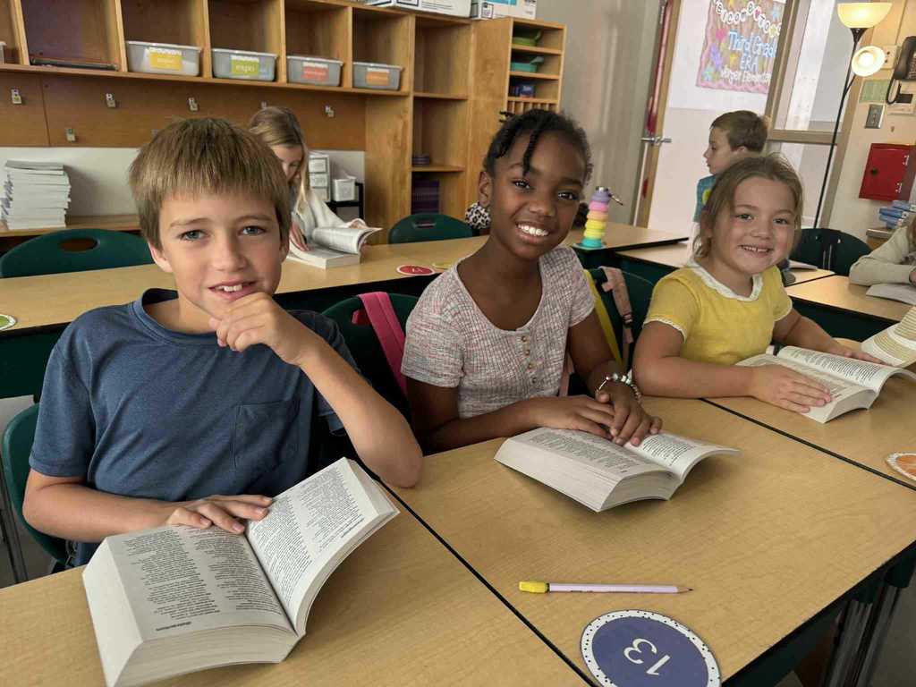 JES  Dictionary Distribution from Literacy of Thomas County 1