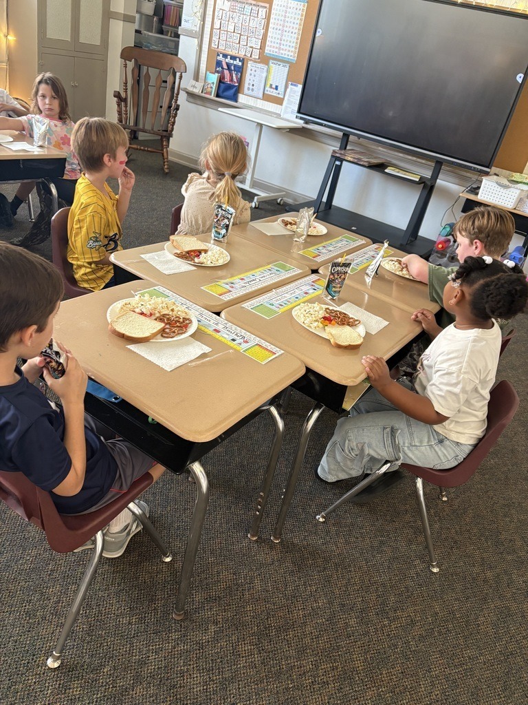 JES Charlie Brown Thanksgiving Holt 2