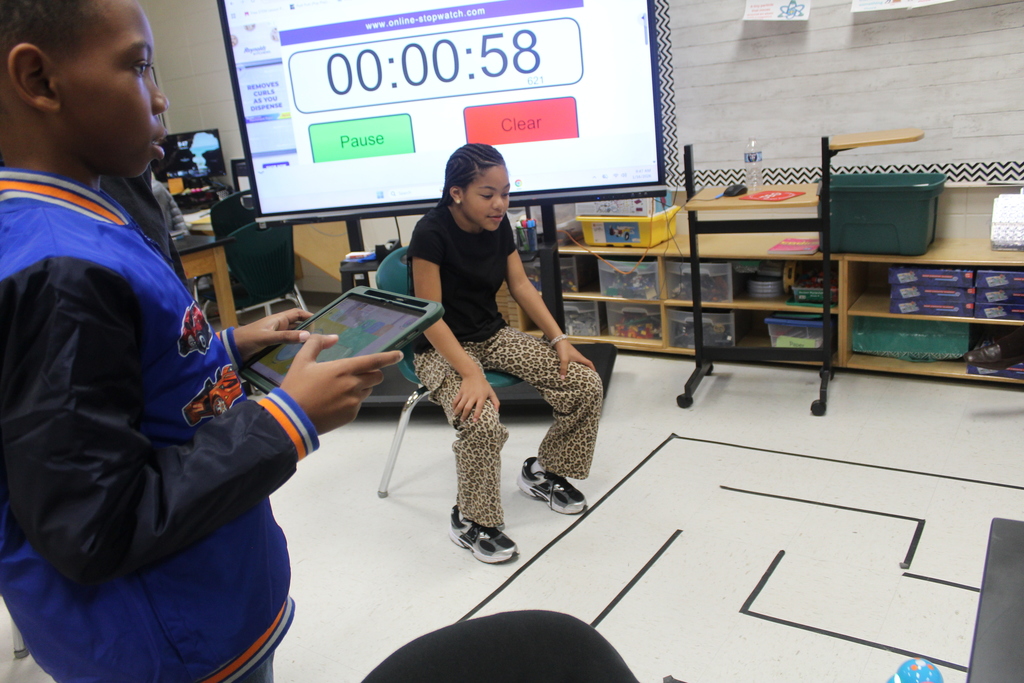 JES 4th Grade STEM with DASH Robots 5