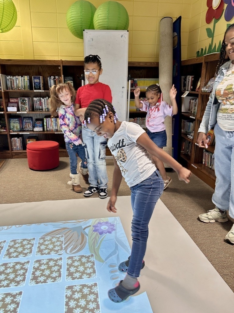 SES 1st Grade Active Floor Phonics 4