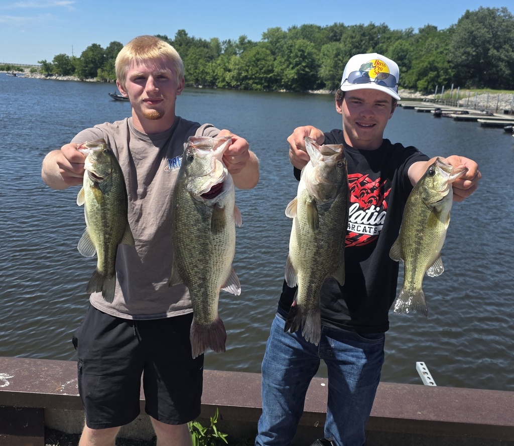 Congratulations to Mace Ridgeway and Brian Gibbs on their 4th place finish yesterday at the IHSA Regional Bass Fishing Tournament on Rend Lake. They will be advancing to sectionals on Lake of Egypt  on 5/21. 
