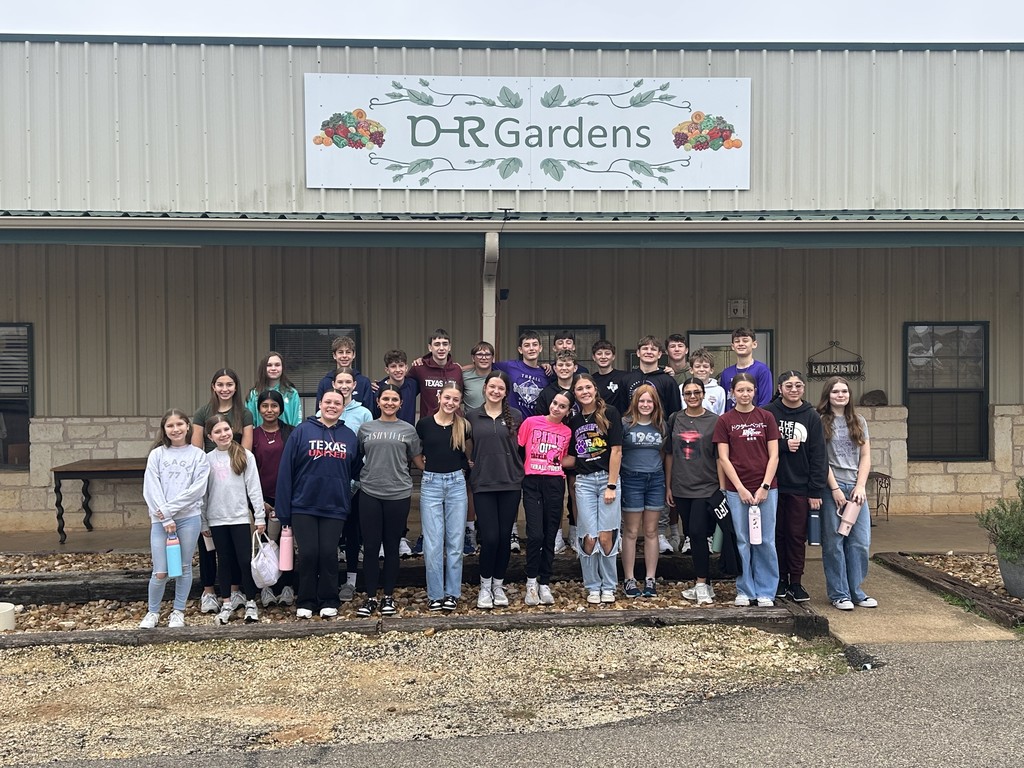 Our Thrall National Junior Honor Society students spent the morning serving at DownHome Ranch, and we couldn’t be more proud of their hard work and heart!  Students helped plant 4,000 poinsettias  and assisted with decorating for an upcoming  event. They showed teamwork, responsibility, and true leadership.  A huge thank-you to DownHome Ranch for welcoming us and giving our students the opportunity to make a meaningful impact. 💛  Way to go, NJHS Tigers! 🐯✨