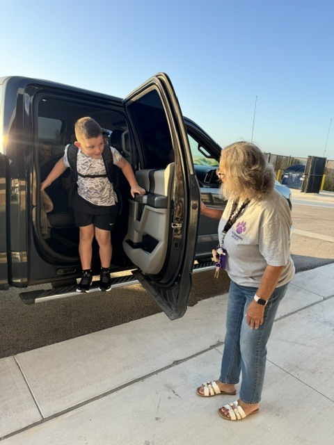 It was a great first morning back for our Thrall Tigers! A huge thank you to all our families for your patience during drop-off—seeing so many smiling faces at every campus made for a seamless start to the year!