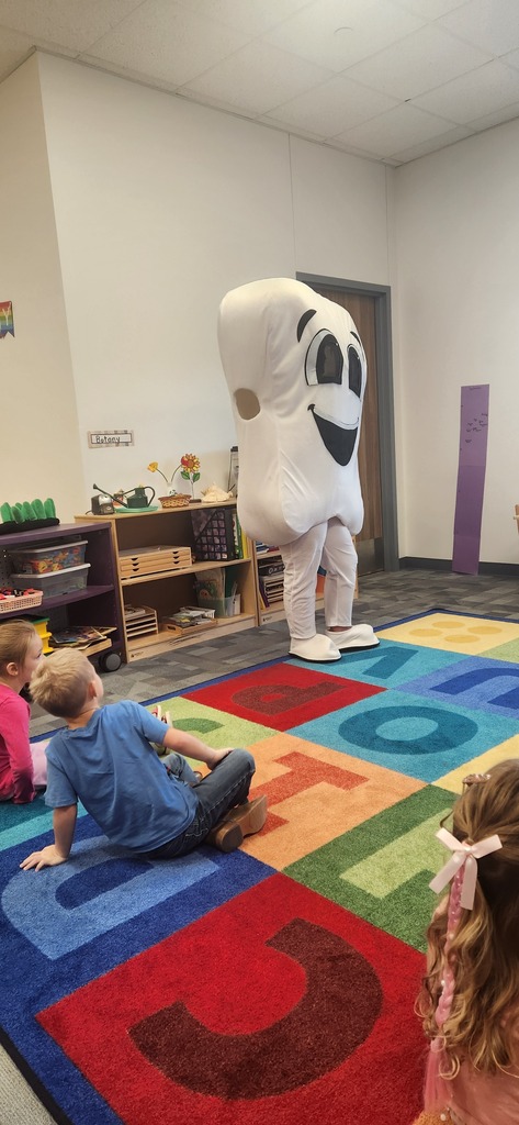 Dr. Hammond visited students to discuss dental hygiene and teeth