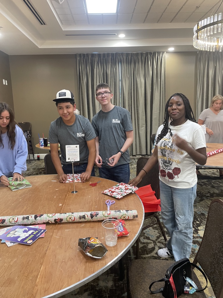 Key Club Book Wrapping Party Wk 6 (4)