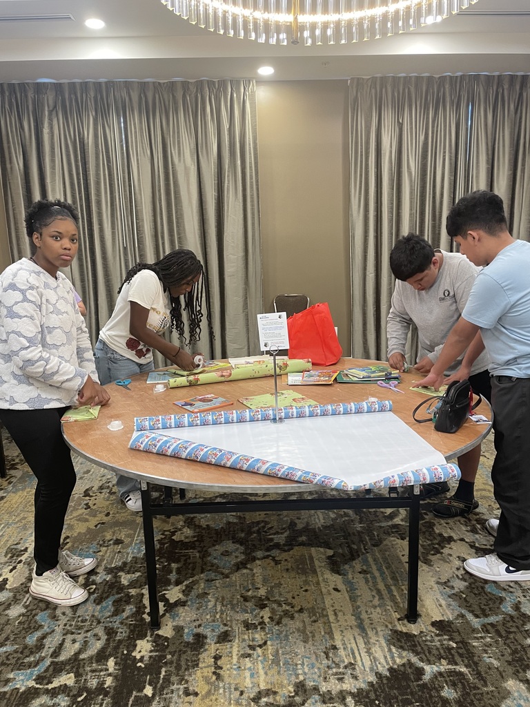 Key Club Book Wrapping Party Wk 6 (3)