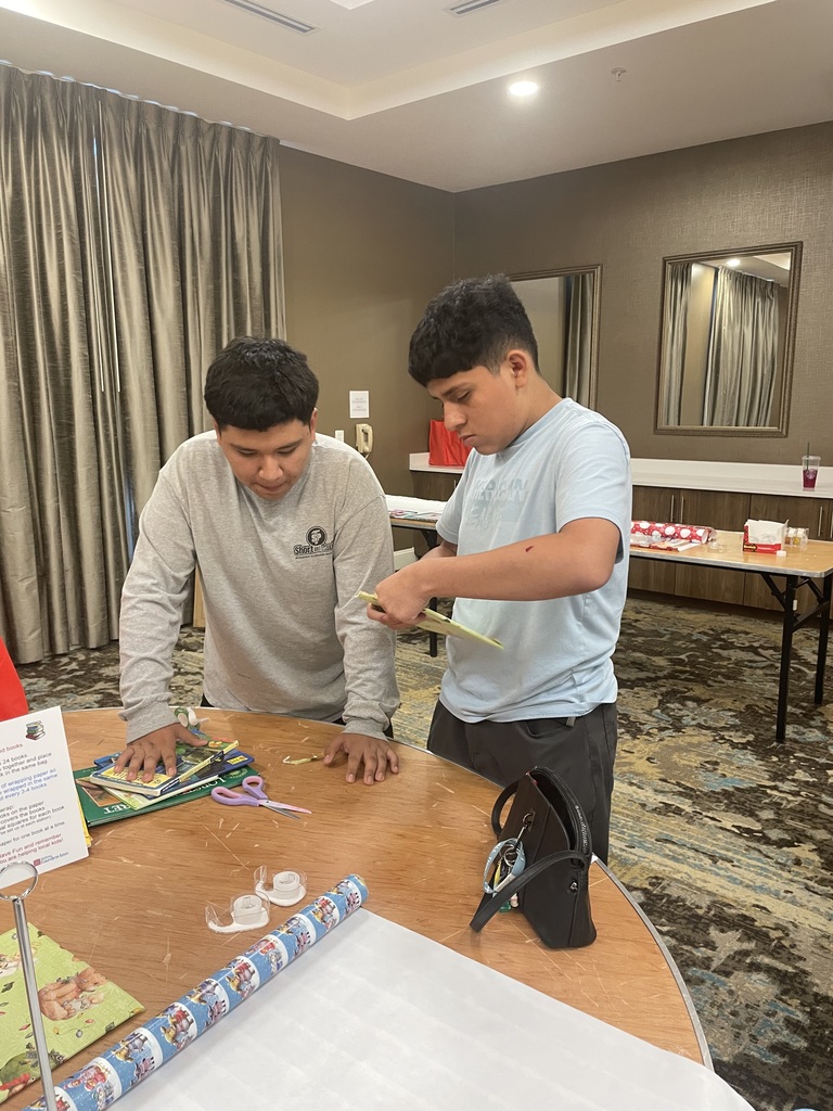 Key Club Book Wrapping Party Wk 6 (1)