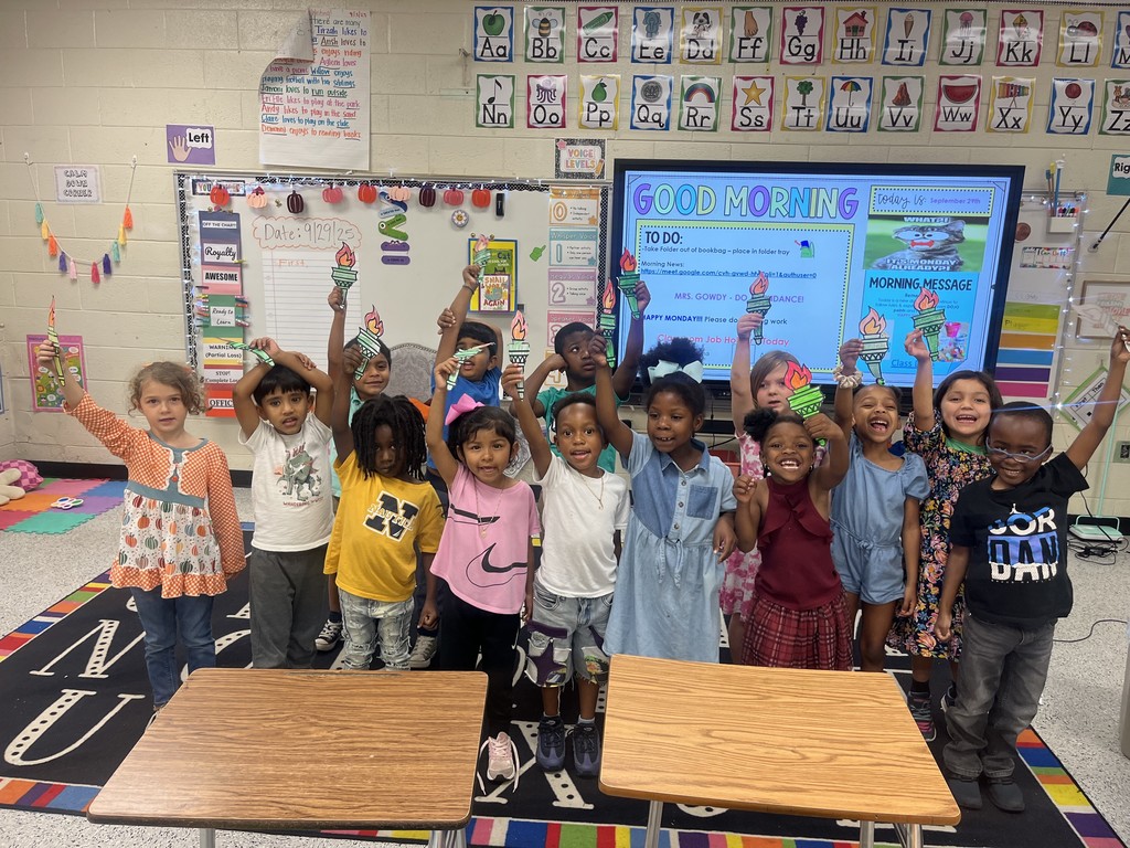 students learning about Statue of Liberty