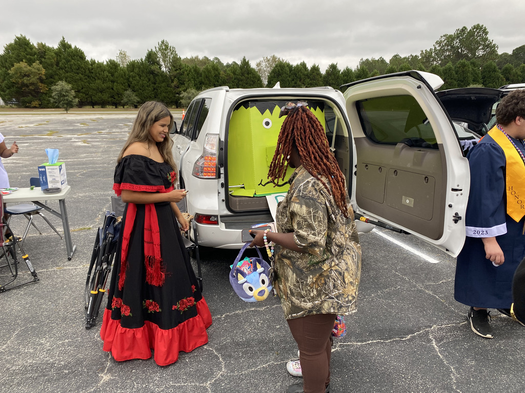 FCCLA & CTI Take on Trunk or Treat! (8)