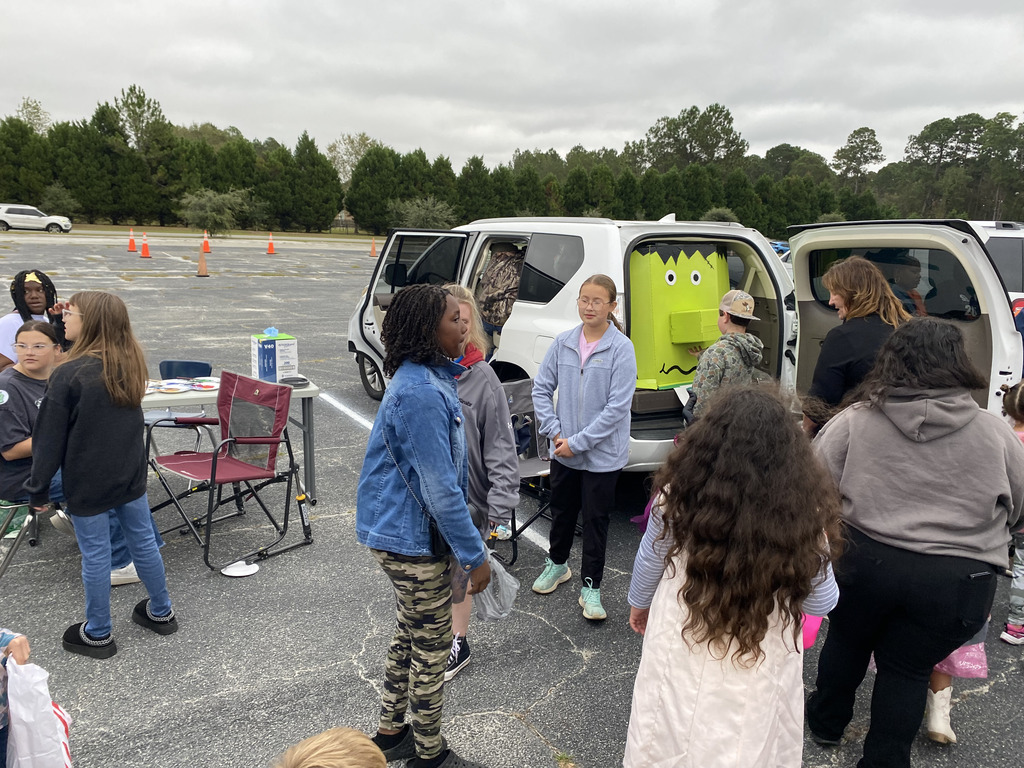 FCCLA & CTI Take on Trunk or Treat! (6)