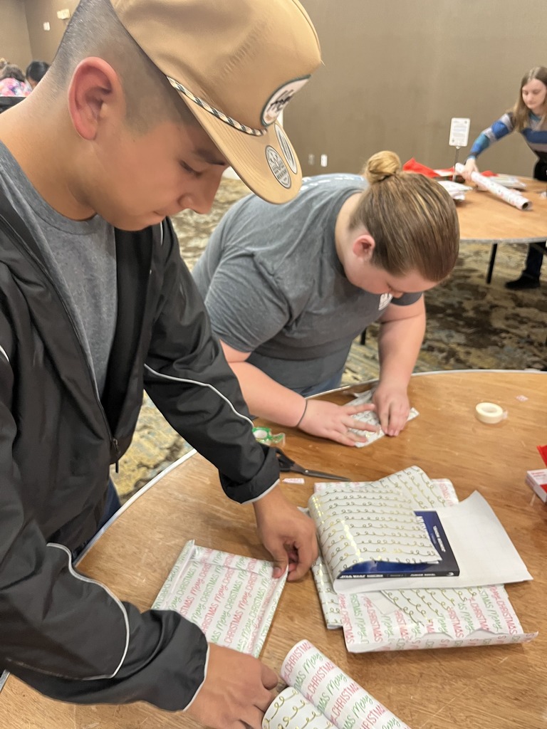 ROTC Book Wrapping Party4