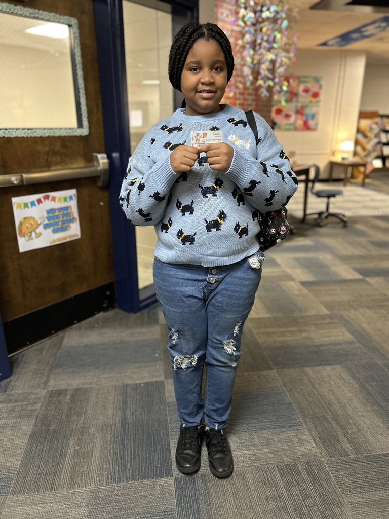 Jaylee Ross got a new library card!