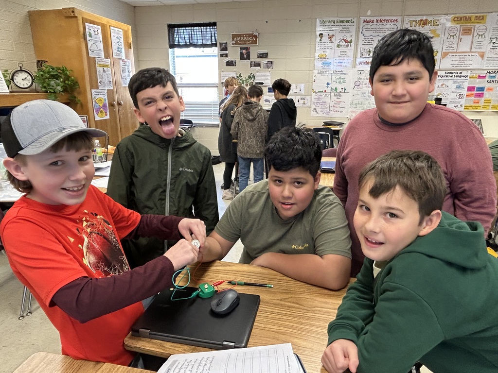 Mrs. Bennett's 5th grade class building circuits.