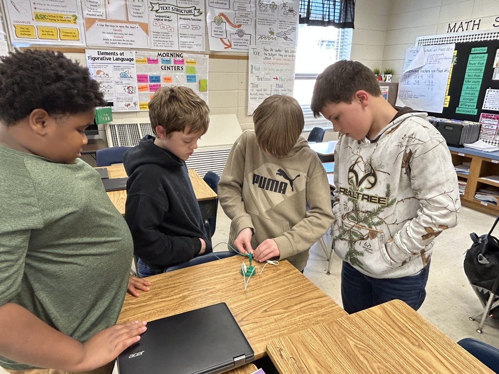 Mrs. Bennett's 5th grade class building circuits.