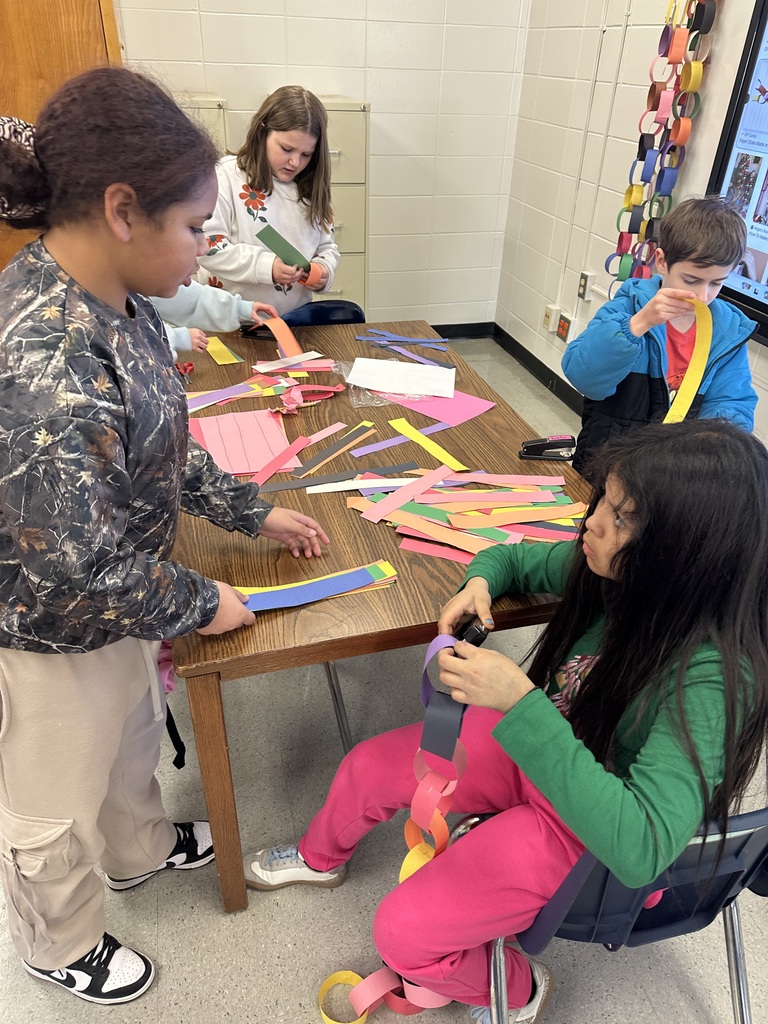 Art Club decorates for Read Across America!