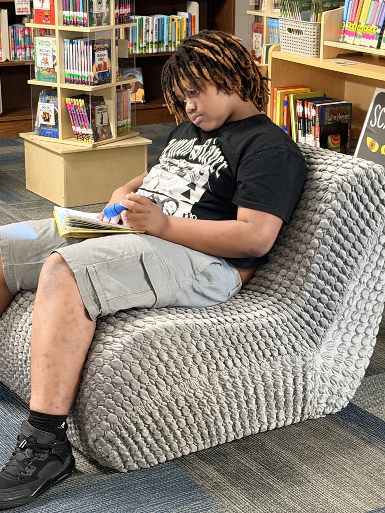 Students read with flashlights to celebrate Read Across America!