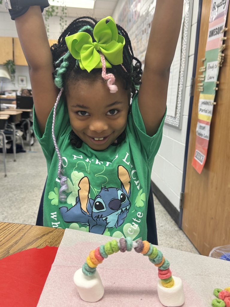 Ms. Carter's class enjoyed creating their own rainbows on Saint Patrick's Day! 🌈🍀💙 #wearejtr #4theT 