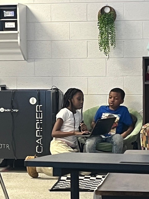 Students in Mrs. White's 4th-grade class engaged in writing with peer tutoring and peer revision. We can learn from one another! 💙✍🏻 #wearejtr #4theT