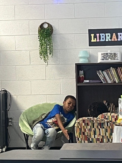 Students in Mrs. White's 4th-grade class engaged in writing with peer tutoring and peer revision. We can learn from one another! 💙✍🏻 #wearejtr #4theT