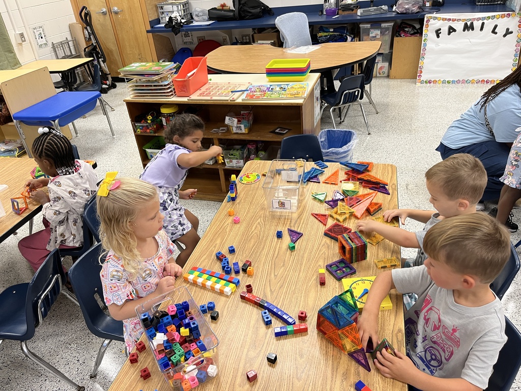 Smiles, giggles, and lots of learning! 😄✨ Ms. Elisa’s Pre-K students kicked off their first day by exploring learning centers and having fun with hands-on math manipulatives. What a great start to an exciting year! 🎉📚🔢💕