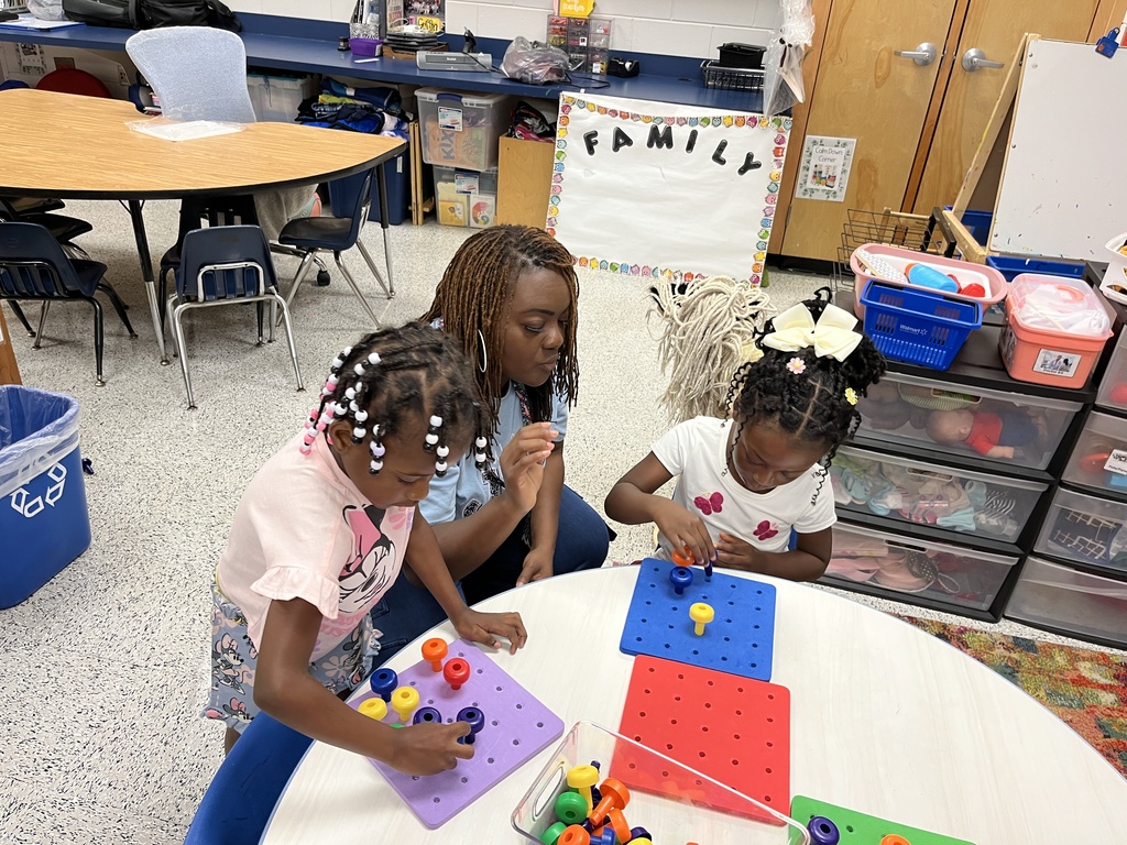 Smiles, giggles, and lots of learning! 😄✨ Ms. Elisa’s Pre-K students kicked off their first day by exploring learning centers and having fun with hands-on math manipulatives. What a great start to an exciting year! 🎉📚🔢💕
