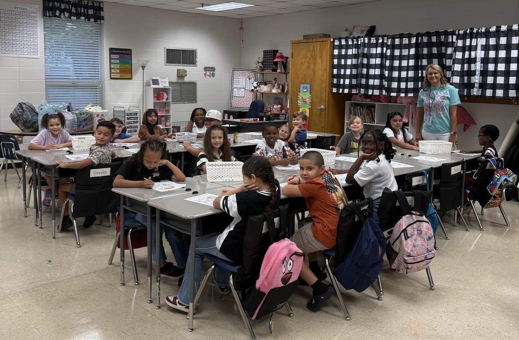 Mrs. Newell’s class had a great first day of 3rd grade and getting to know their new friends.