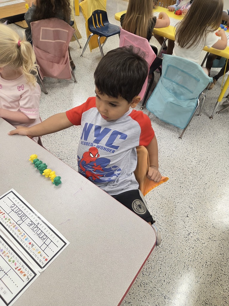 Mrs. Gowdy's Pre-K students are enjoying building and creating patterns during center time. 🩵 #wearejtr #4theT