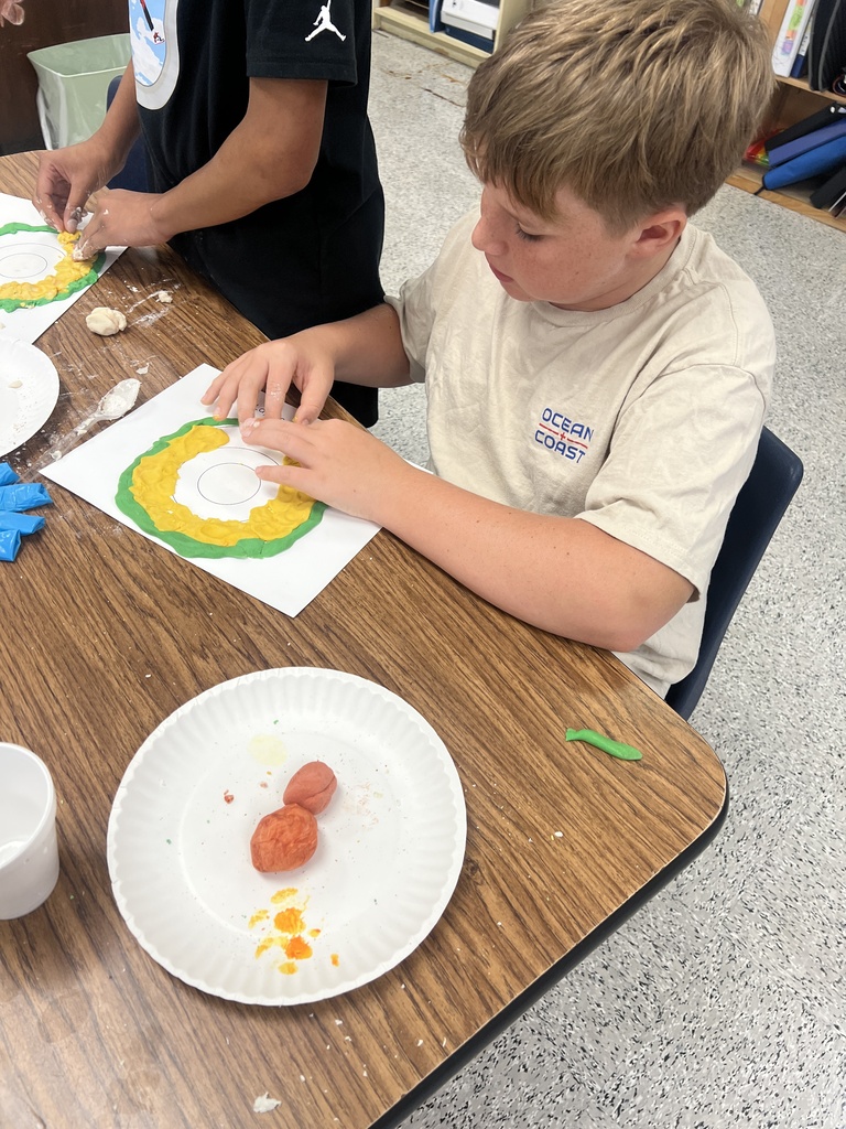 Mrs. Onyeri’s 5th-grade Gifted Resource class is gearing up to learn all about constructive and destructive forces, but first, they’re starting from the inside out! Students created their own Play-Doh in class and used it to build models of Earth's layers. This hands-on activity will give students a great reference point as they explore how and why Earth’s surface is constantly changing. 🌎💙 #wearejtr #4theT