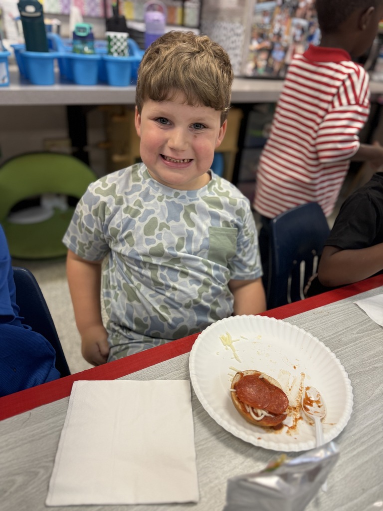 Mrs. Powell’s class has been learning all about friendships this week. We read Little Red Hen Makes a Pizza where we discussed the importance of working together as a team. Each student to got to create their own mini “pizza” to enjoy with their friends.