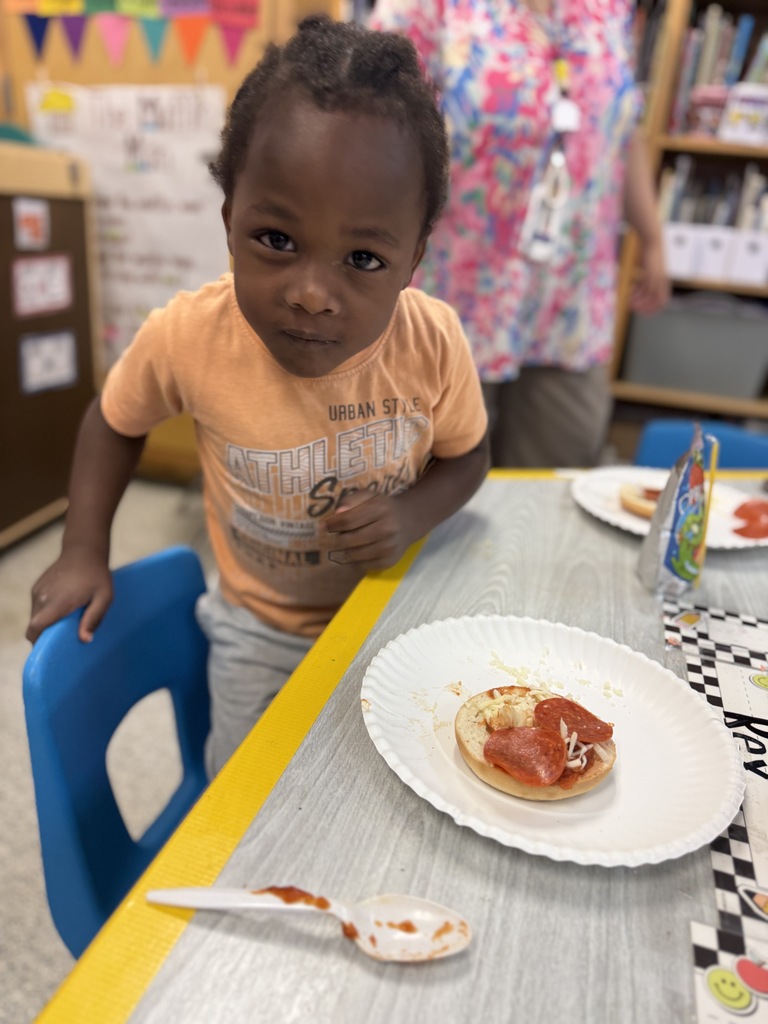 Mrs. Powell’s class has been learning all about friendships this week. We read Little Red Hen Makes a Pizza where we discussed the importance of working together as a team. Each student to got to create their own mini “pizza” to enjoy with their friends.