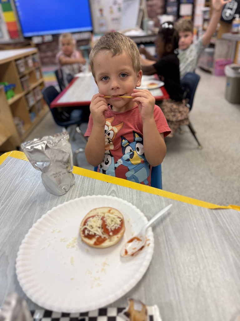 Mrs. Powell’s class has been learning all about friendships this week. We read Little Red Hen Makes a Pizza where we discussed the importance of working together as a team. Each student to got to create their own mini “pizza” to enjoy with their friends.