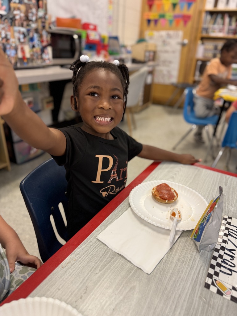 Mrs. Powell’s class has been learning all about friendships this week. We read Little Red Hen Makes a Pizza where we discussed the importance of working together as a team. Each student to got to create their own mini “pizza” to enjoy with their friends.