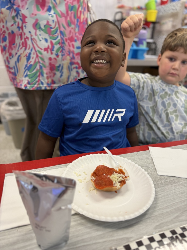 Mrs. Powell’s class has been learning all about friendships this week. We read Little Red Hen Makes a Pizza where we discussed the importance of working together as a team. Each student to got to create their own mini “pizza” to enjoy with their friends.