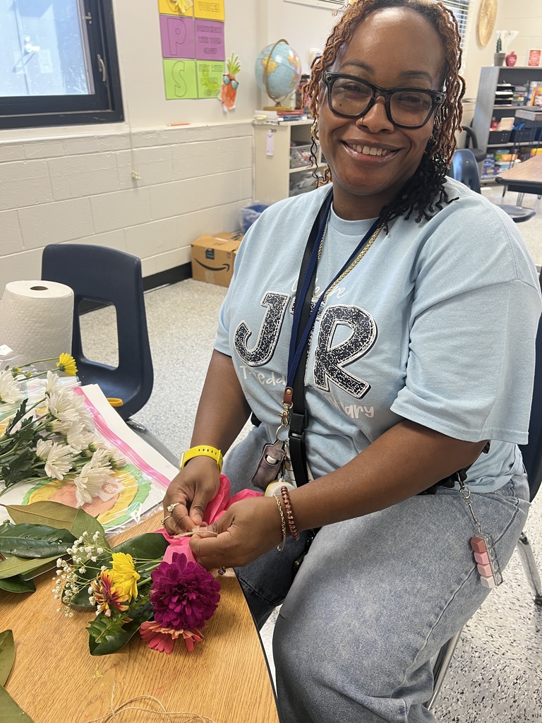 We kicked off Sunshine Club yesterday by delivering a little sunshine 🌻💐 to our amazing teachers! There’s nothing better than starting the year by spreading smiles, kindness, and a little extra joy around JTR. 💛 #wearejtr #4theT