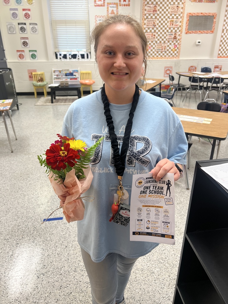 We kicked off Sunshine Club yesterday by delivering a little sunshine 🌻💐 to our amazing teachers! There’s nothing better than starting the year by spreading smiles, kindness, and a little extra joy around JTR. 💛 #wearejtr #4theT