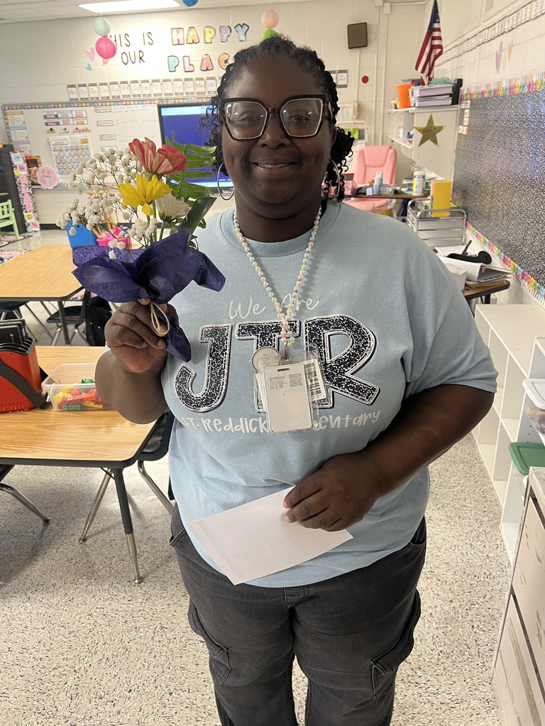 We kicked off Sunshine Club yesterday by delivering a little sunshine 🌻💐 to our amazing teachers! There’s nothing better than starting the year by spreading smiles, kindness, and a little extra joy around JTR. 💛 #wearejtr #4theT