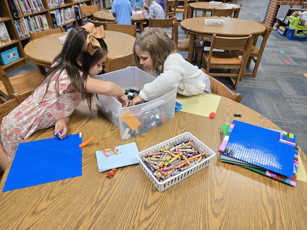 Ms. Gaskins' students using the Makerspace in the Media Center.