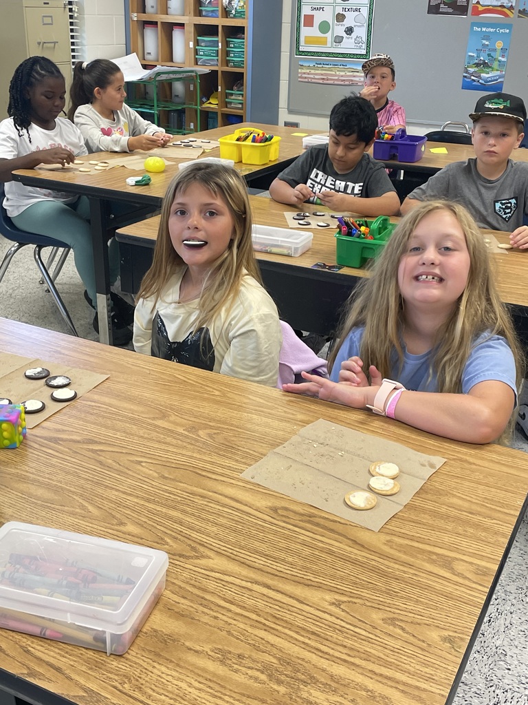 Ms. Dunn's 4th graders exploring the moon phases.
