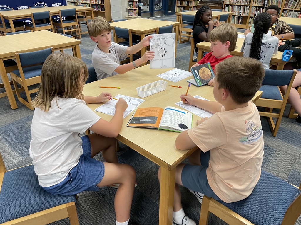 Ms. Dunn's 4th graders exploring the moon phases.