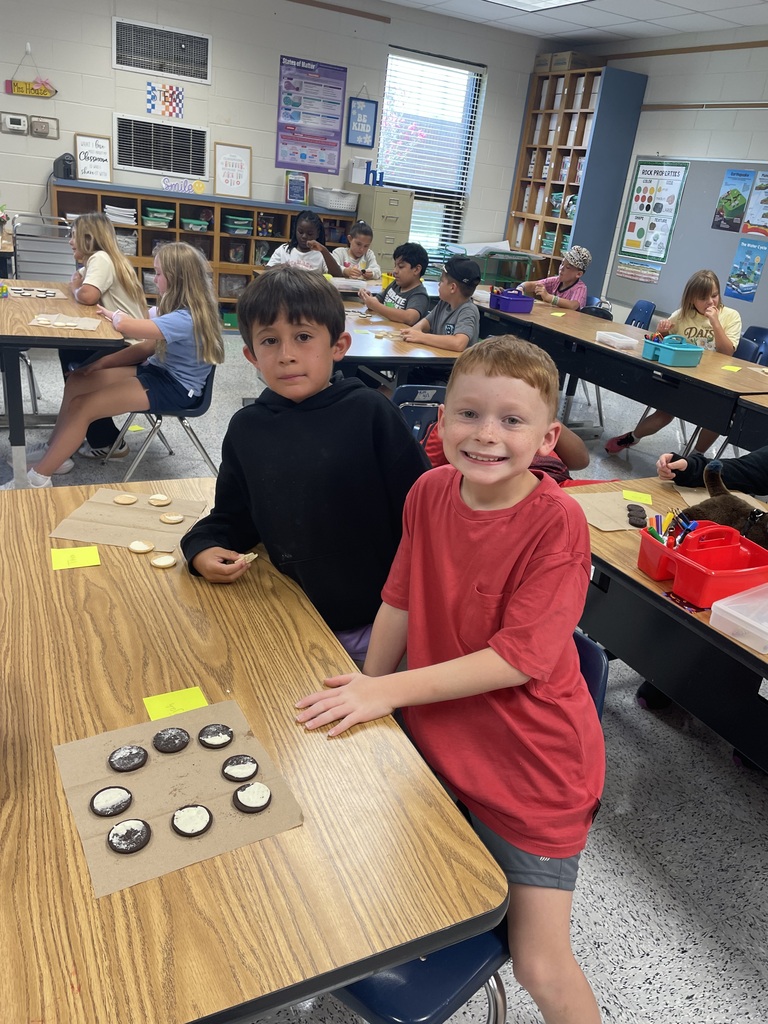 Ms. Dunn's 4th graders exploring the moon phases.