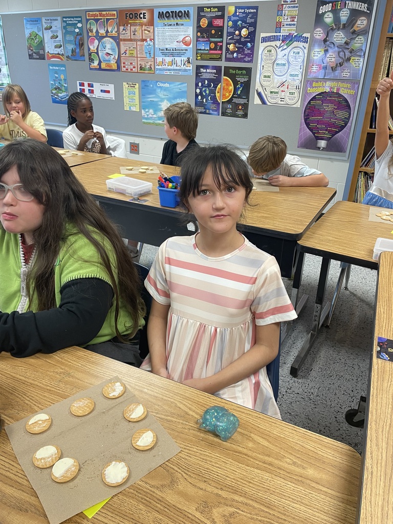 Ms. Dunn's 4th graders exploring the moon phases.
