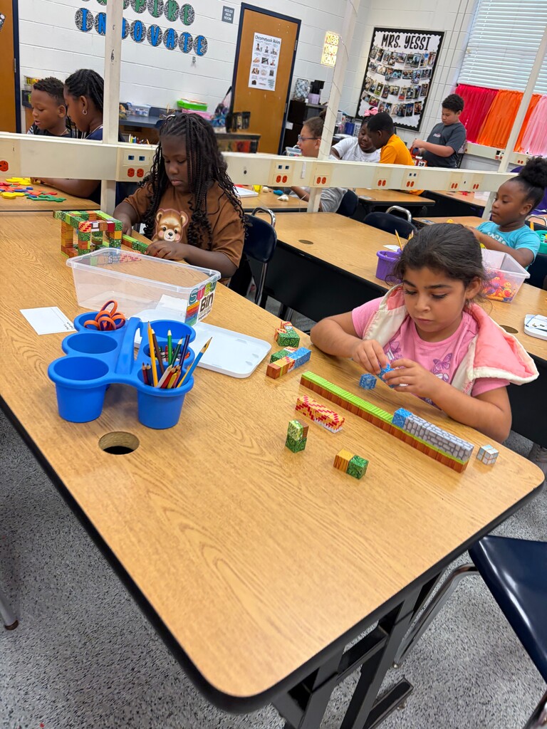 Mrs. Chatfield’s 3rd grade class had fun creating in STEM with the STEM Bins!