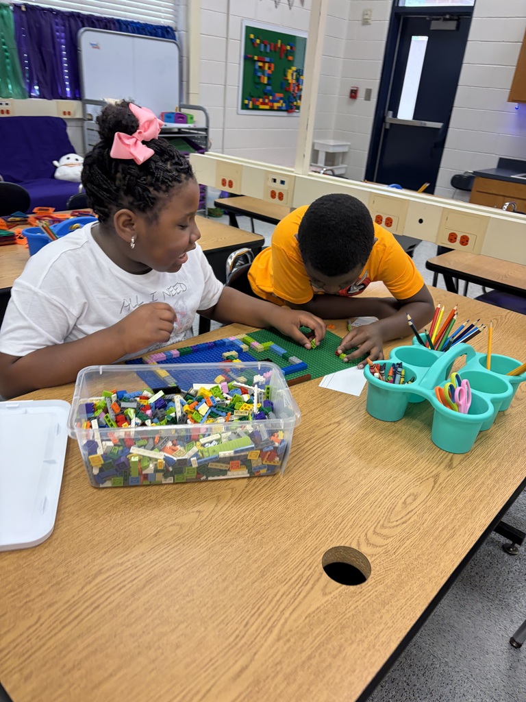 Mrs. Chatfield’s 3rd grade class had fun creating in STEM with the STEM Bins!