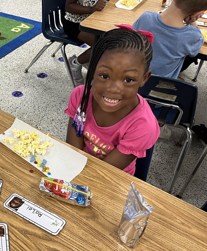 This week, Ms. Elisa's and Ms. McCall's students have been learning all about the five senses 👀👂👃👅✋, and today they had so much fun using their senses at a mini popcorn bar 🍿 featuring popcorn, Sour Patch Kids, and M&Ms. 😄💙 #wearejtr #4theT